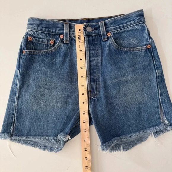 Vintage 90s Levi’s 501 Cut Off Jean Shorts Tag size 30 - Picture 7 of 11